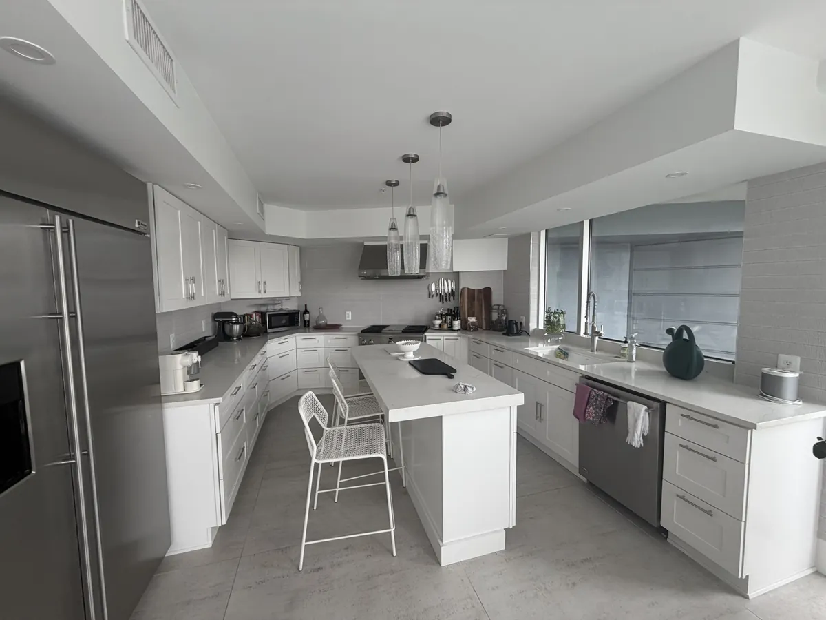Island seating under pendant lighting
